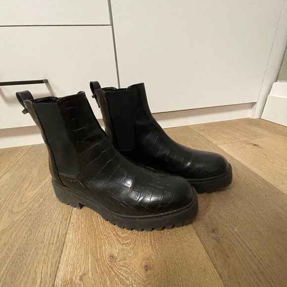 Kenneth Cole Boots - Picture 1 of 4